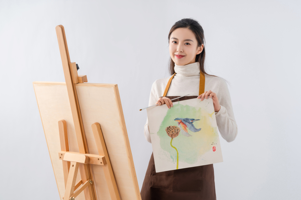 完成画作的女学生图