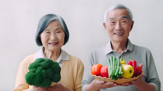 两位老人手持健康蔬菜的摄影图片