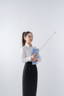 学校年轻女教师摄影图