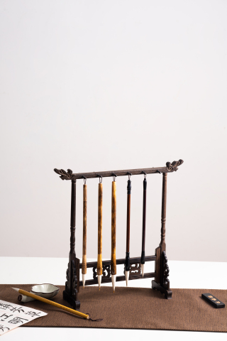 书法大师的毛笔工具高清图