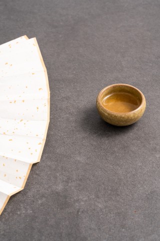 白色折扇茶杯图