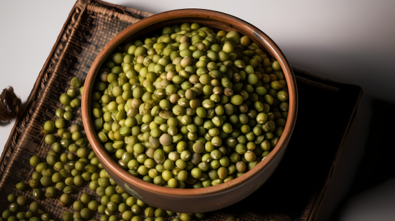 绿色有机豆食摄影图