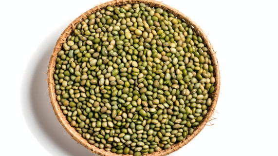 绿色有机翠绿芽豆和鹰嘴豆的美食摄影图