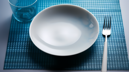 光洁的盘子平面靛蓝色摄影图片