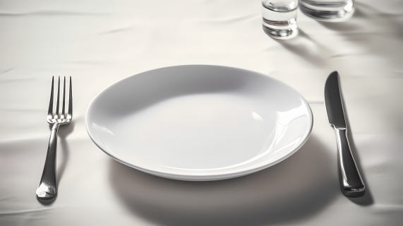 现代餐桌刀叉盘子摄影图片