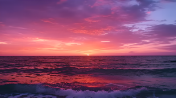 紫色海天边的夕阳摄影图片