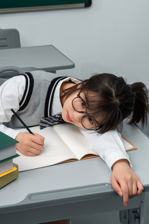 青春活力的女学生实拍图版权图片下载