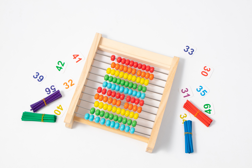 儿童彩色益智类算盘珠玩具高清图版权图片下载