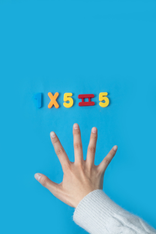 竖版手指数字5实拍图