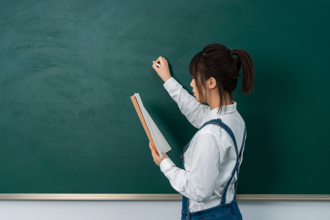 学校教育类老师图片