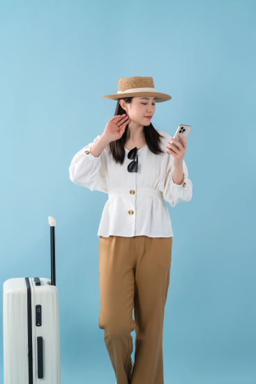 毕业季女孩旅行高清图