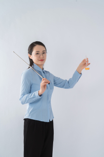 激情上课的老师实拍图