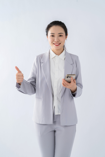 睿智迷人职场女性实拍图