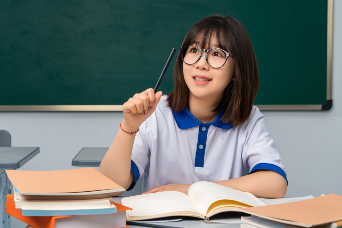 笑嘻嘻的女生高清图