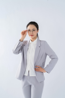 气质非凡职场女性实拍图