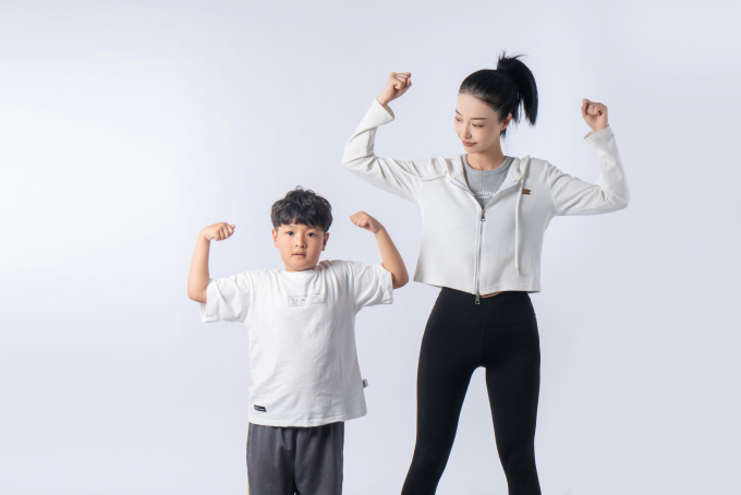 喜欢体育的可爱男孩图