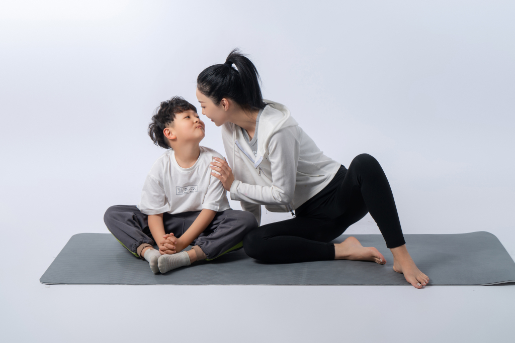 老师学生交流沟通图版权图片下载