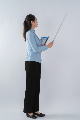  真实感女老师上课摄影图