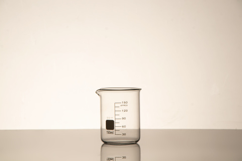 化学实验器材烧杯高清图