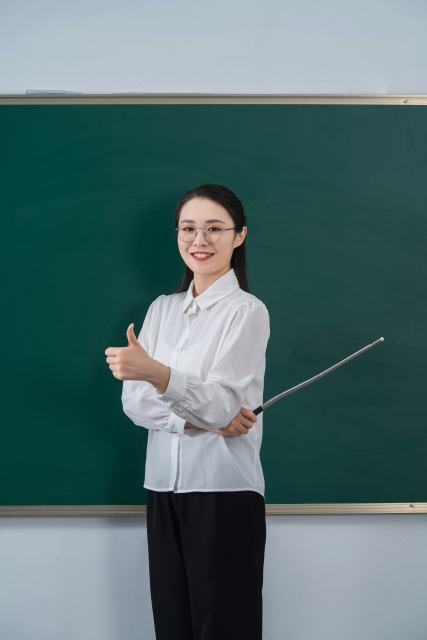 知性专业的老师实拍图