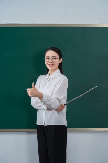 知性专业的老师实拍图