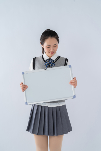 低头看手中的白板高清图