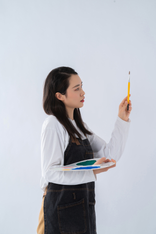 认真教学的女教师图片