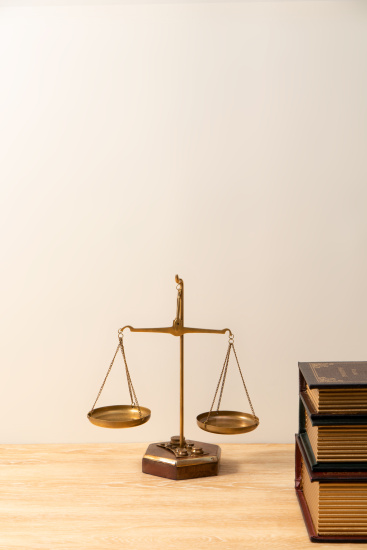 公平正义的天秤高清图