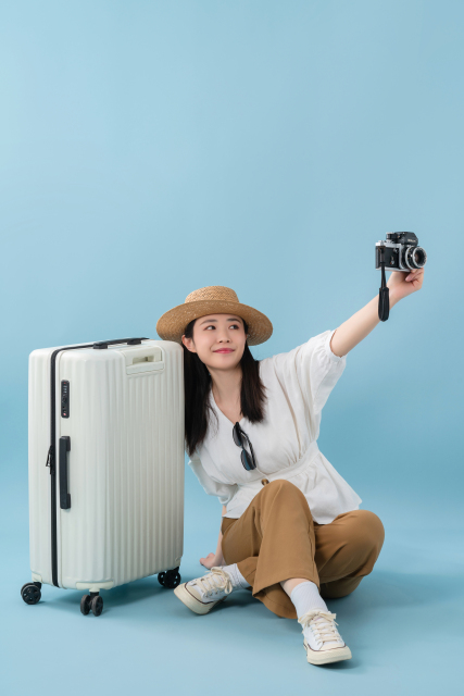 开心自拍的女孩高清图