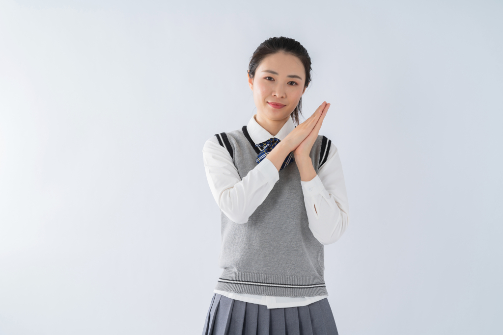 睡觉手势的女生高清图版权图片下载