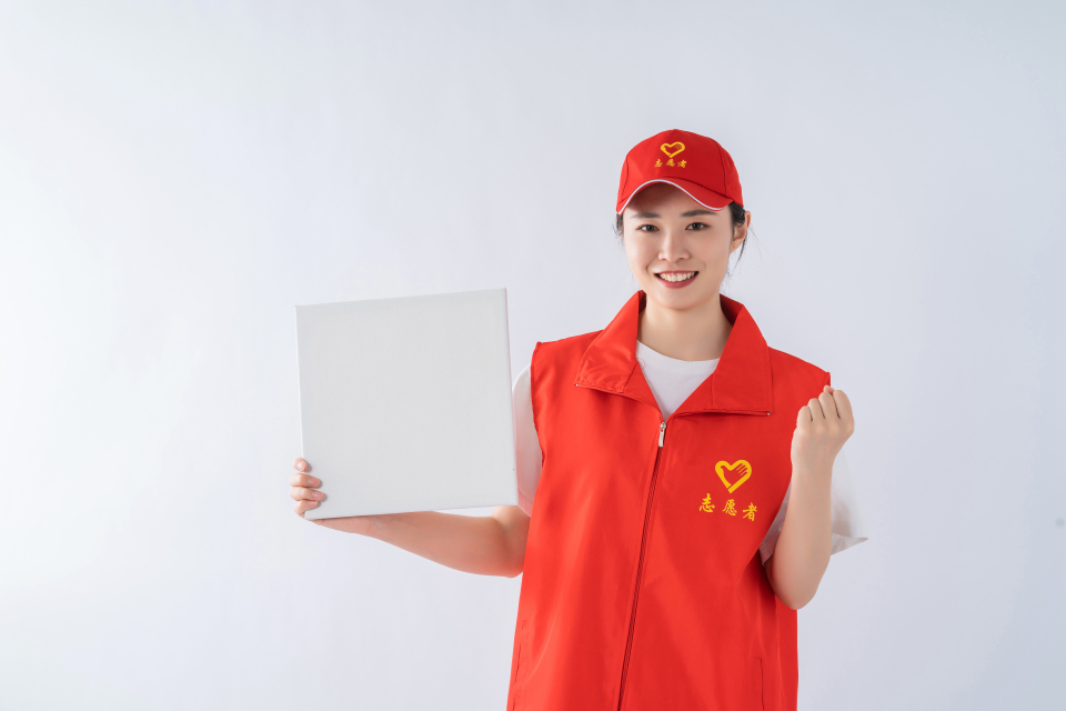 传递温暖的爱心志愿者实拍图