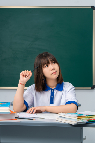 疑惑的女同学高清图