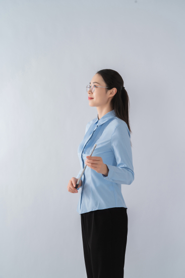 看远方的女老师实拍图