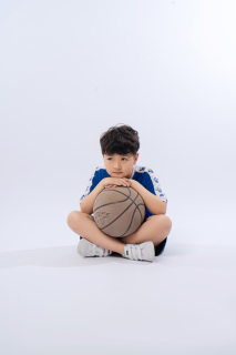 篮球少年写真图