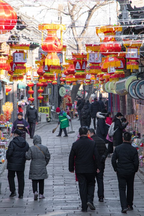 热闹的过节大街高清图版权图片下载