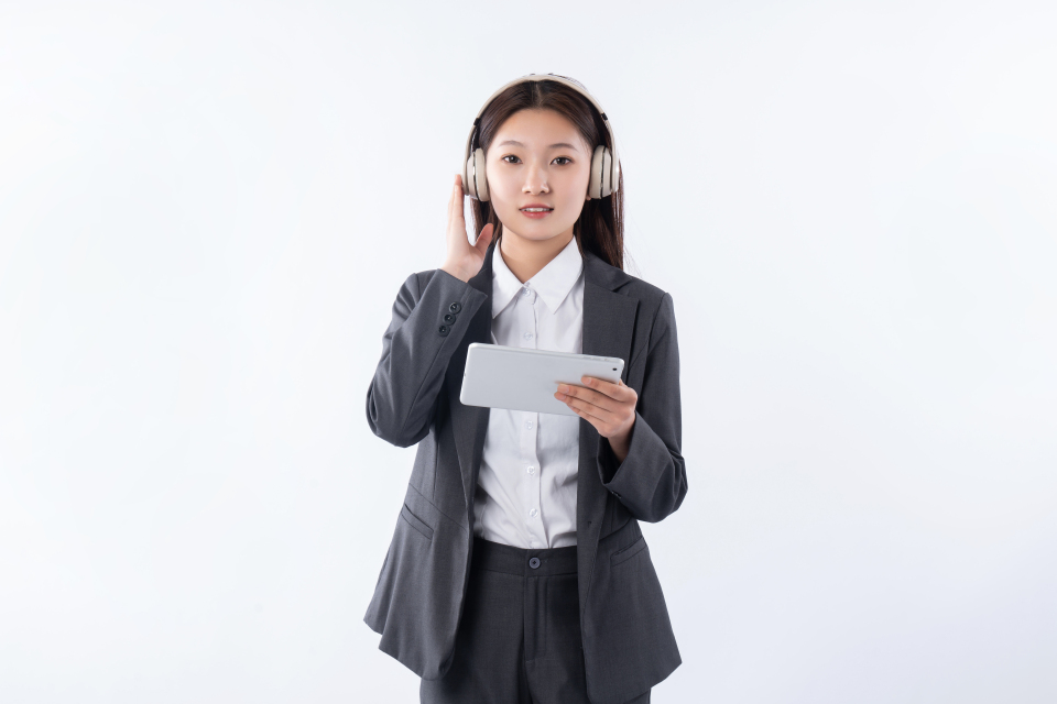 女性客服工作人员