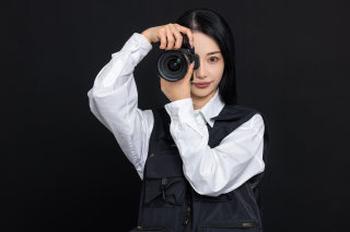 女摄影师拍摄高清图