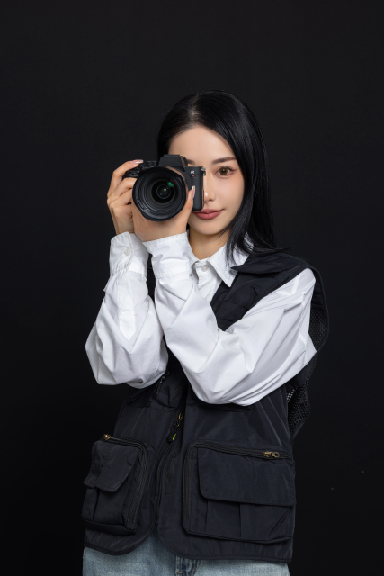 女摄影师拍照高清图