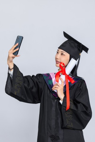 毕业的女孩实拍图