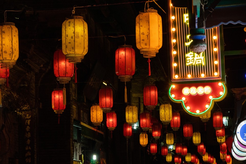 奇形怪状的可爱灯笼高清图