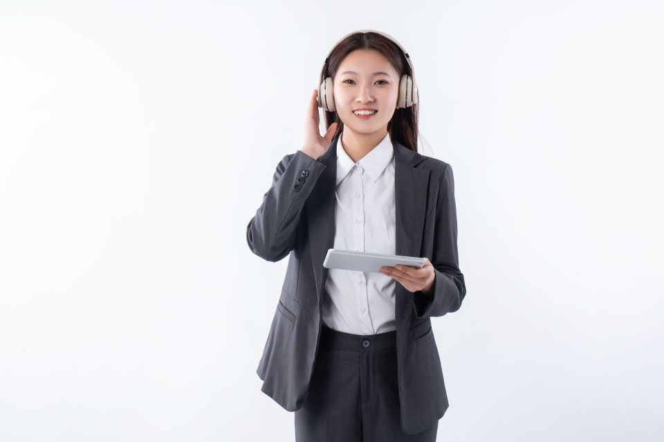 女性客服工作人员实拍图