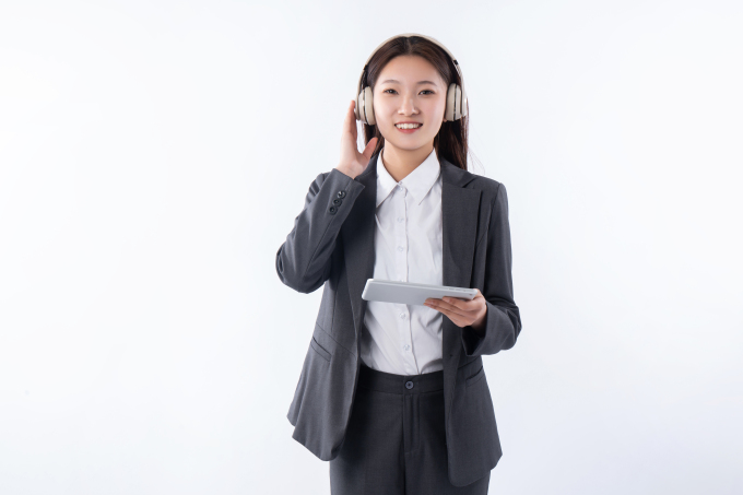 女性客服工作人员实拍图