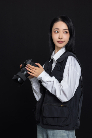 长发女摄影师高清图