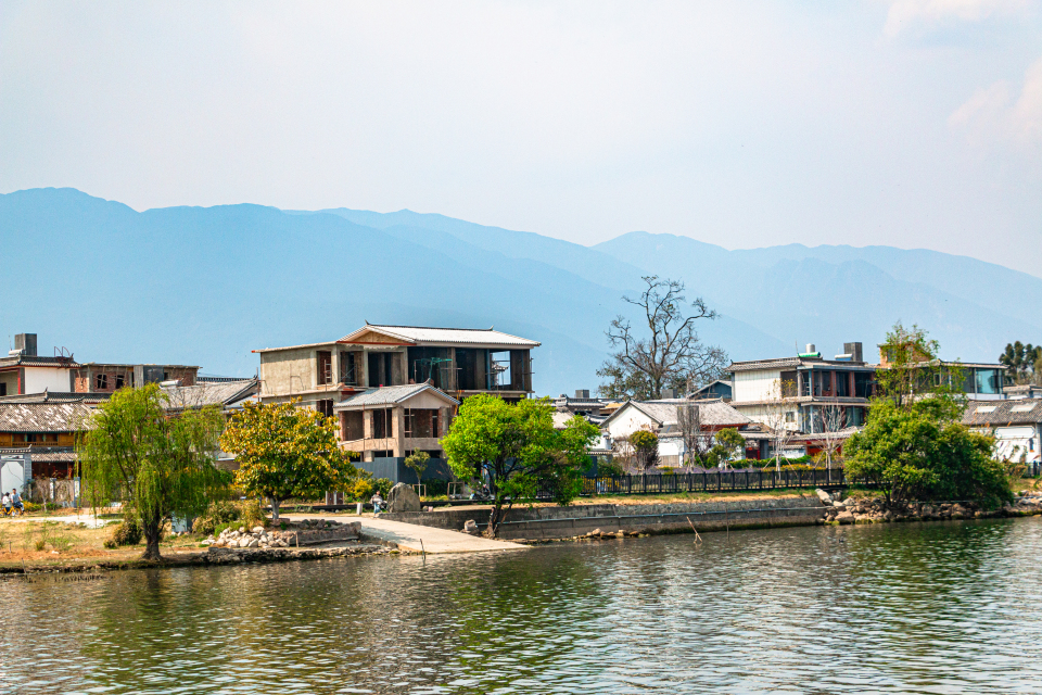 度假中心湖边高清图