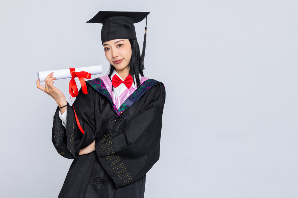 毕业季女孩自拍图