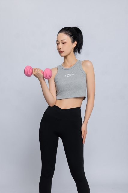 肌肉训练女子展示图