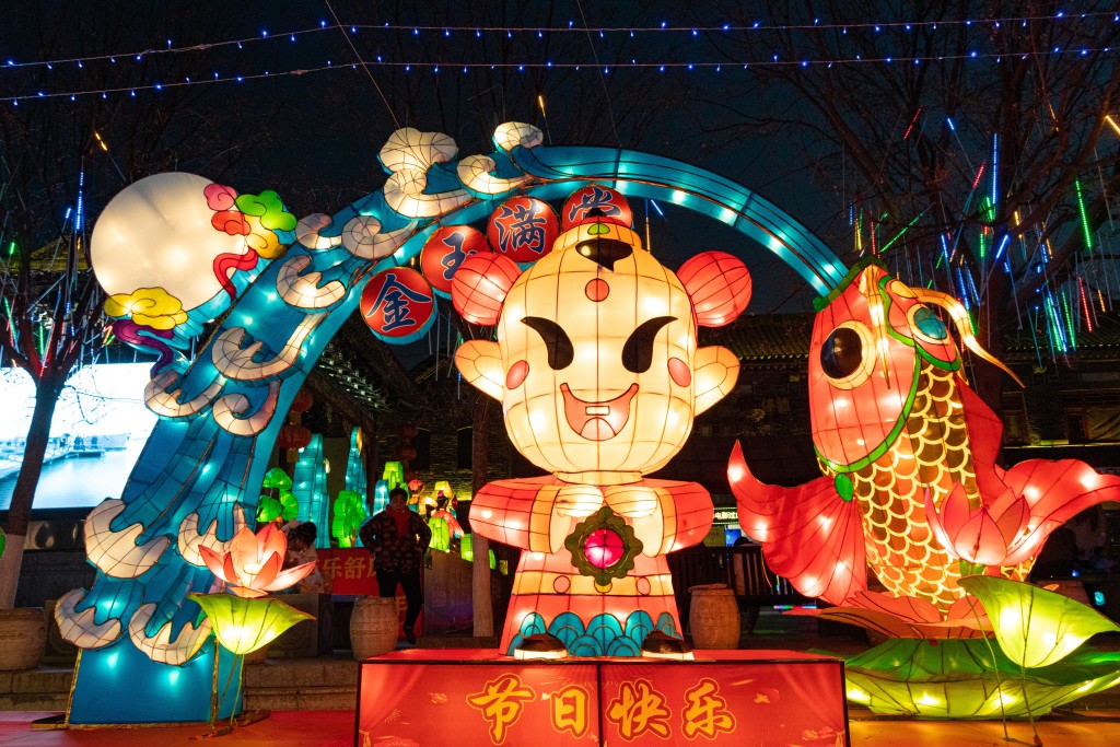 栩栩如生的元宵花灯豪情图版权图片下载