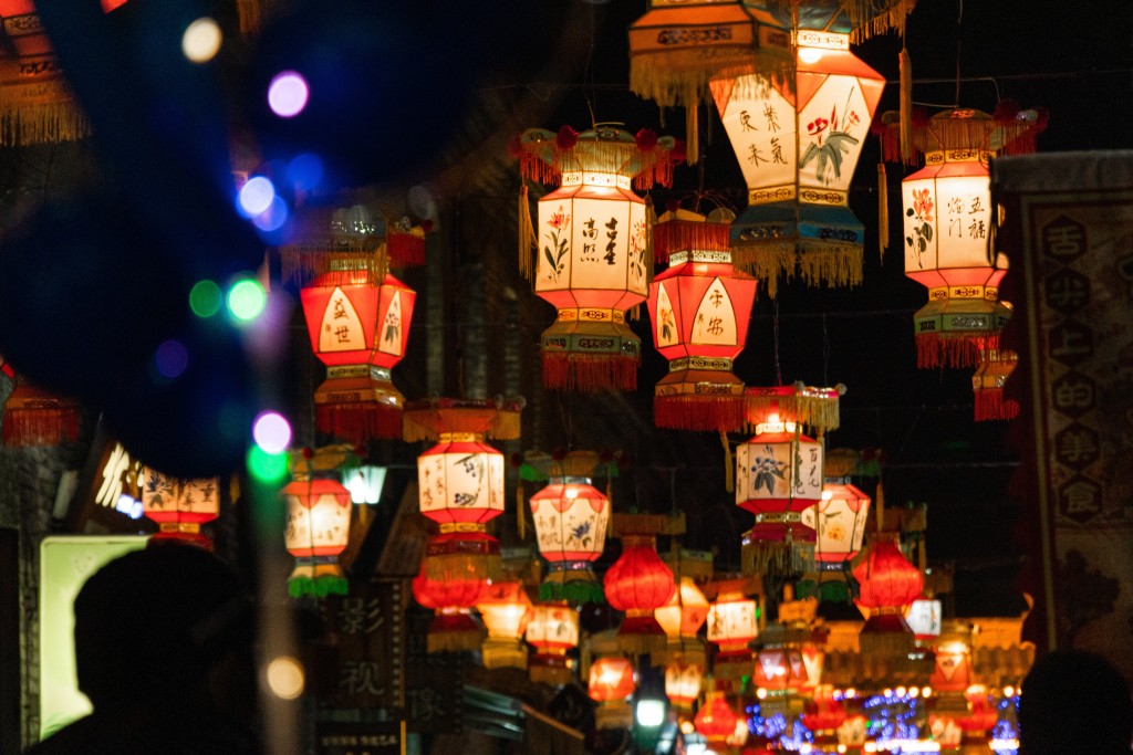 璀璨夺目各式各样的灯笼高清图版权图片下载