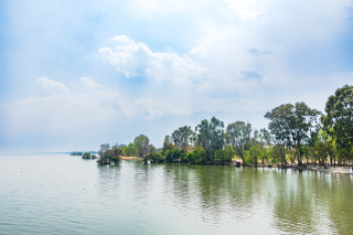 眺望洱海风景图