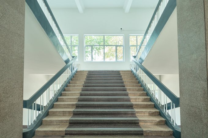 公司楼梯间实拍图